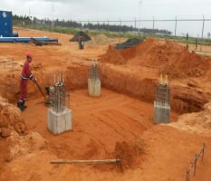 Instalación de Torre de base triangular Autosoportada H=35 m en el CPF-1 de Petrocarabobo. – CLIENTE: PETROCARABOBO